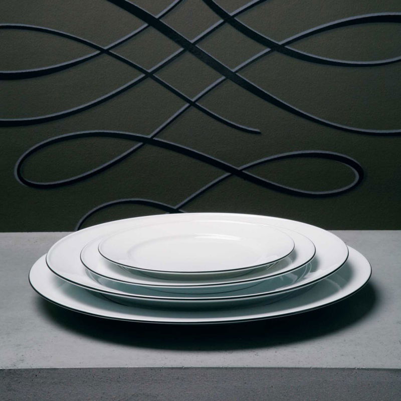 Fürstenberg "Wagenfeld" Plate Black Line Porcelain 21,3 cm Fürstenberg "Wagenfeld" Plate Black Line Porcelain 24,5 cm
