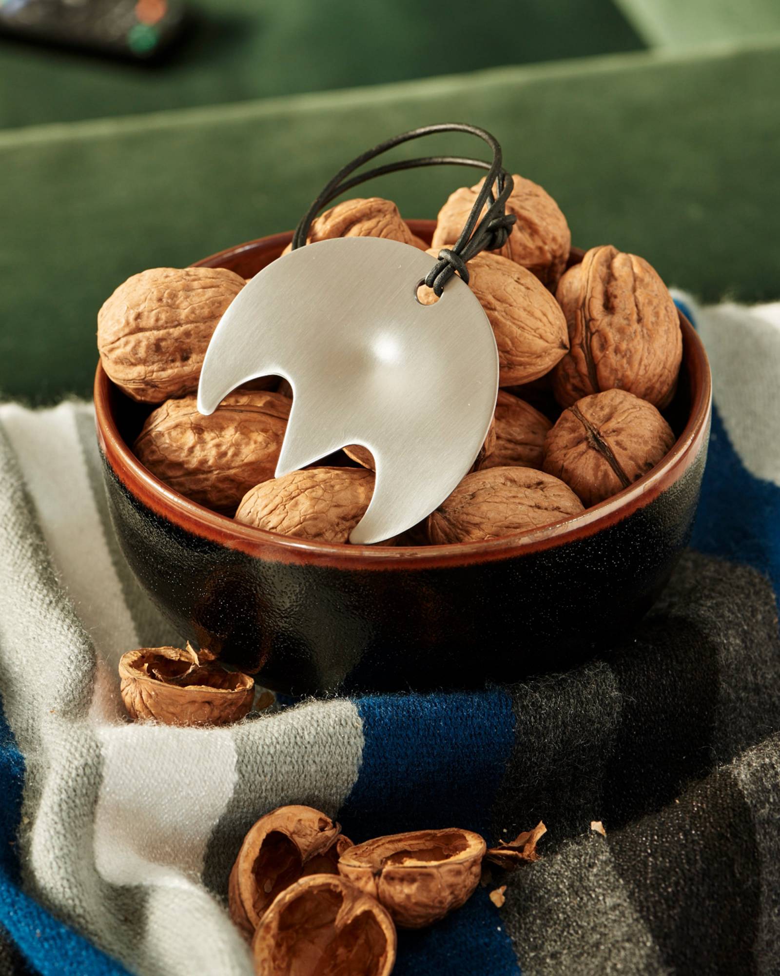 Mono "Concave" Walnut Opener stainless steel