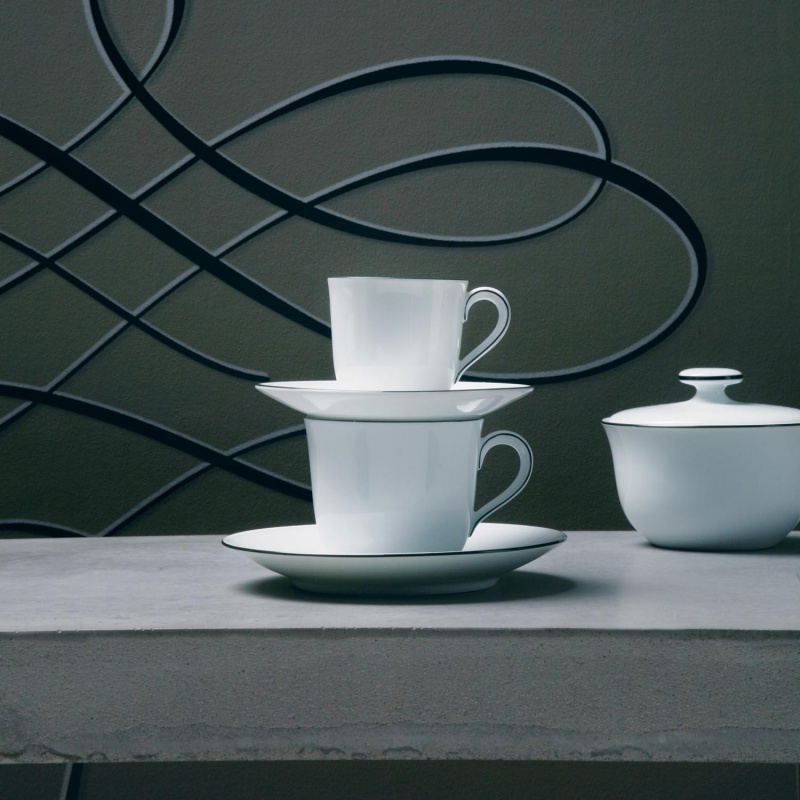 Fürstenberg "Wagenfeld" Espresso Cup Black Line Porcelain 100 ml Fürstenberg "Wagenfeld" Sugar Box Black Line Porcelain 240 ml